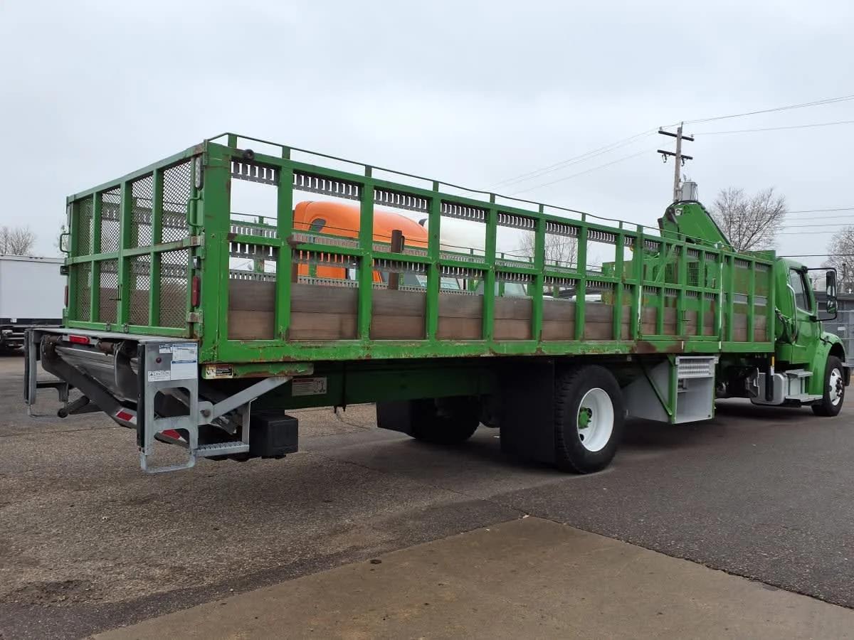 2019 Freightliner M2 106 in Minneapolis, MN — photo 4