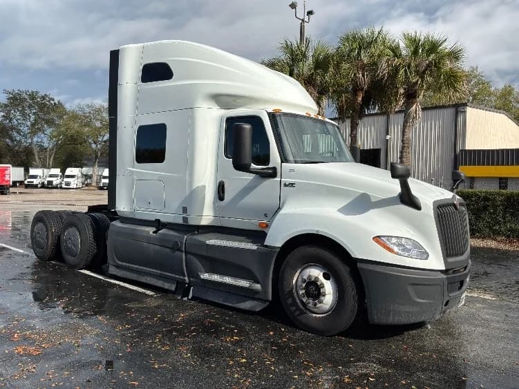 2023 International LT in Jacksonville, FL