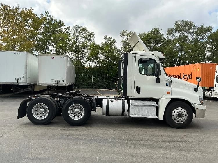 2019 Freightliner Cascadia in La Porte, IN — photo 8