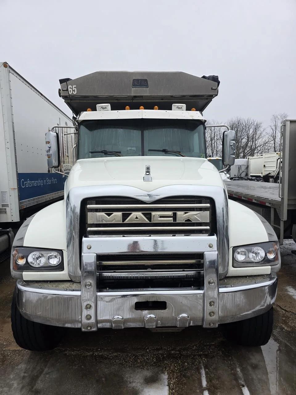 2015 Mack — photo 3