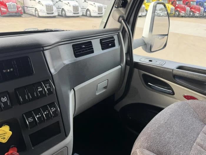 2024 Peterbilt 579 — photo 37