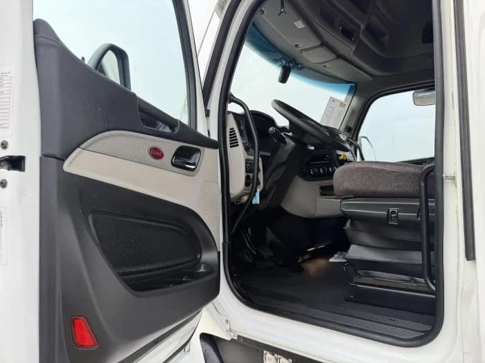 2024 Peterbilt 579 — photo 25