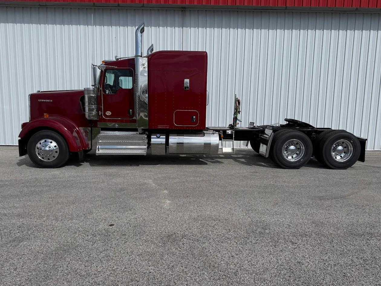 2026 Kenworth W900 in Fenton, MO — photo 6