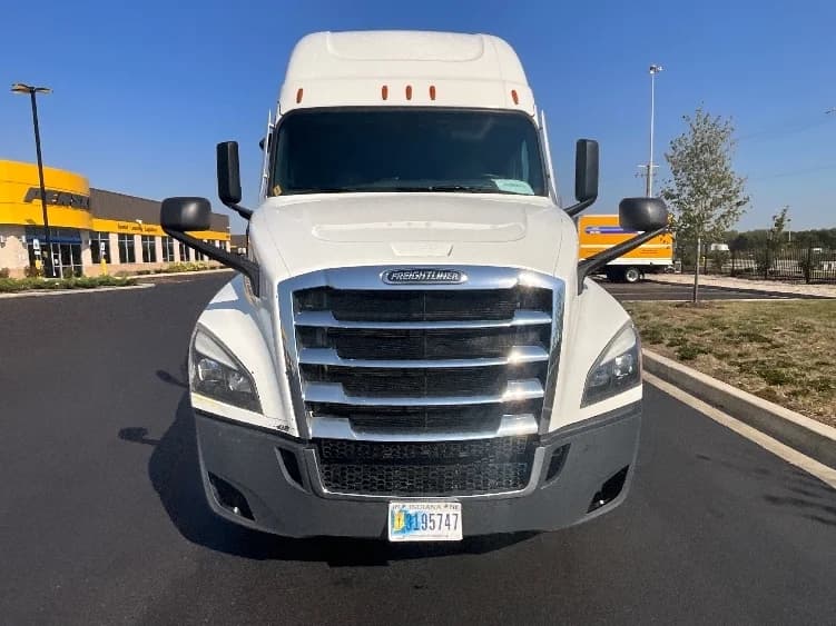 2022 Freightliner Cascadia in La Porte, IN — photo 2