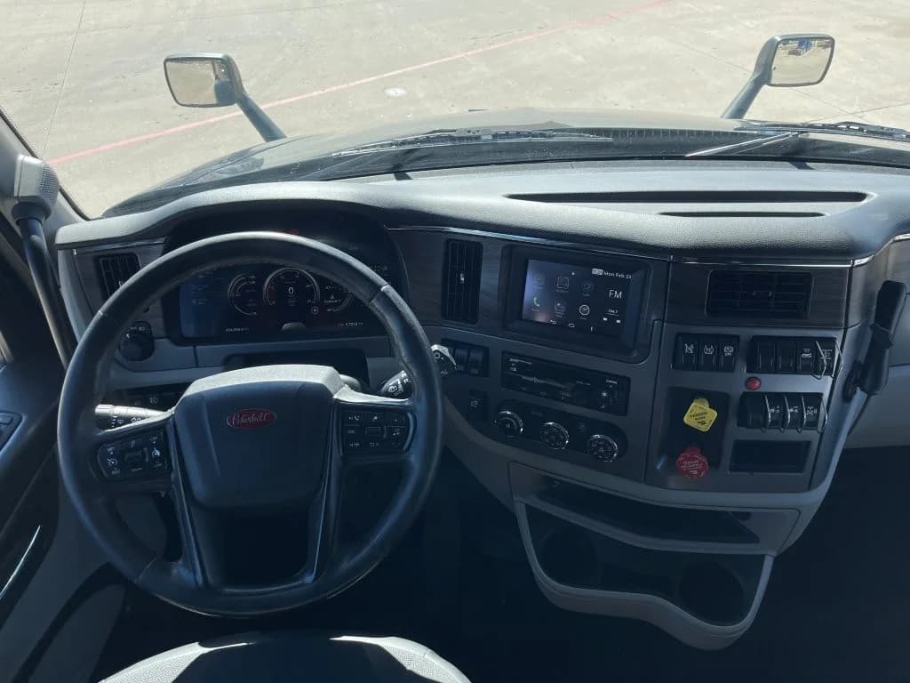 2023 Peterbilt 579 in Lowell, AR — photo 12