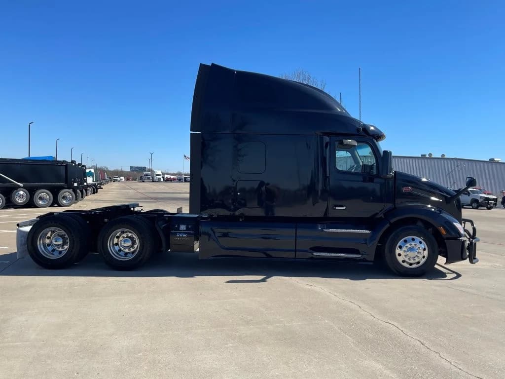 2023 Peterbilt 579 in Lowell, AR — photo 6