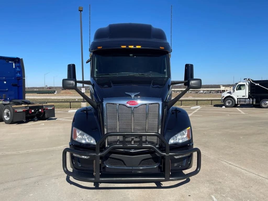2023 Peterbilt 579 in Lowell, AR — photo 8