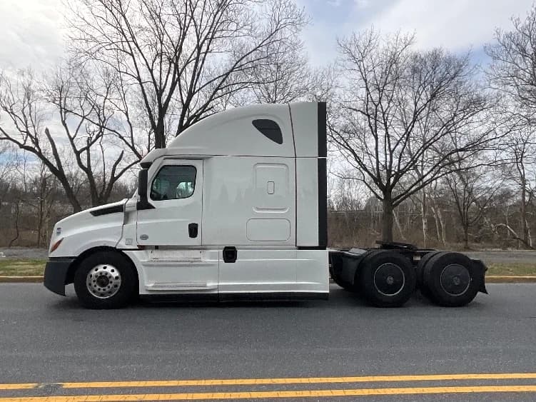 2023 Freightliner Cascadia in Reading, PA — photo 4
