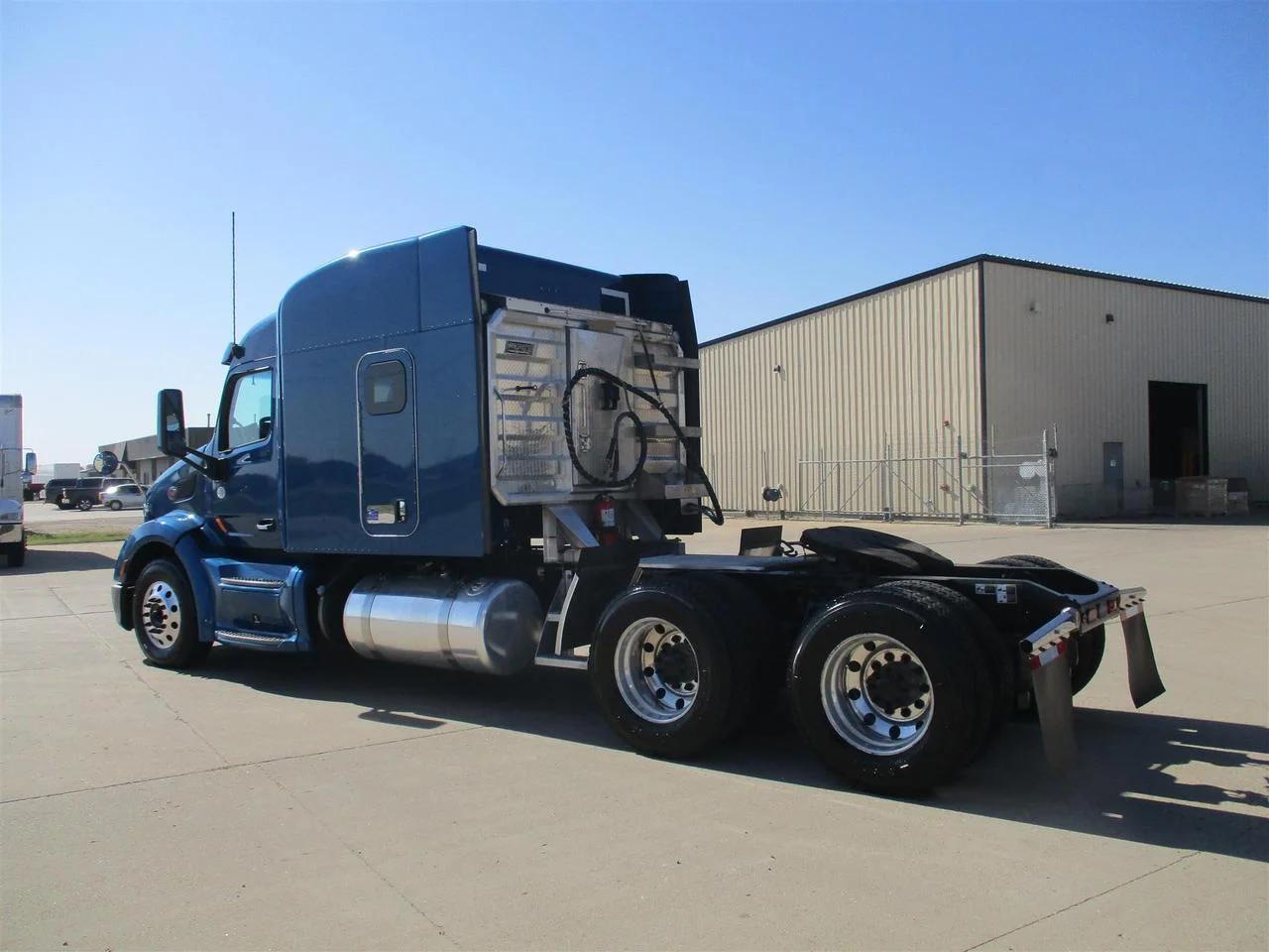 2022 Peterbilt 579 in South St. Paul, MN — photo 5