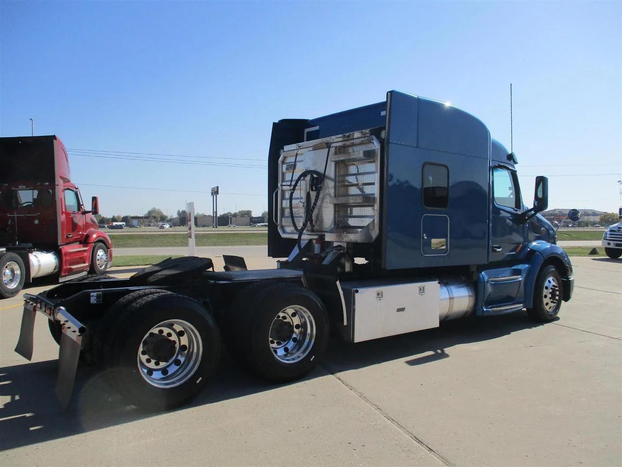 2022 Peterbilt 579 in South St. Paul, MN — photo 7