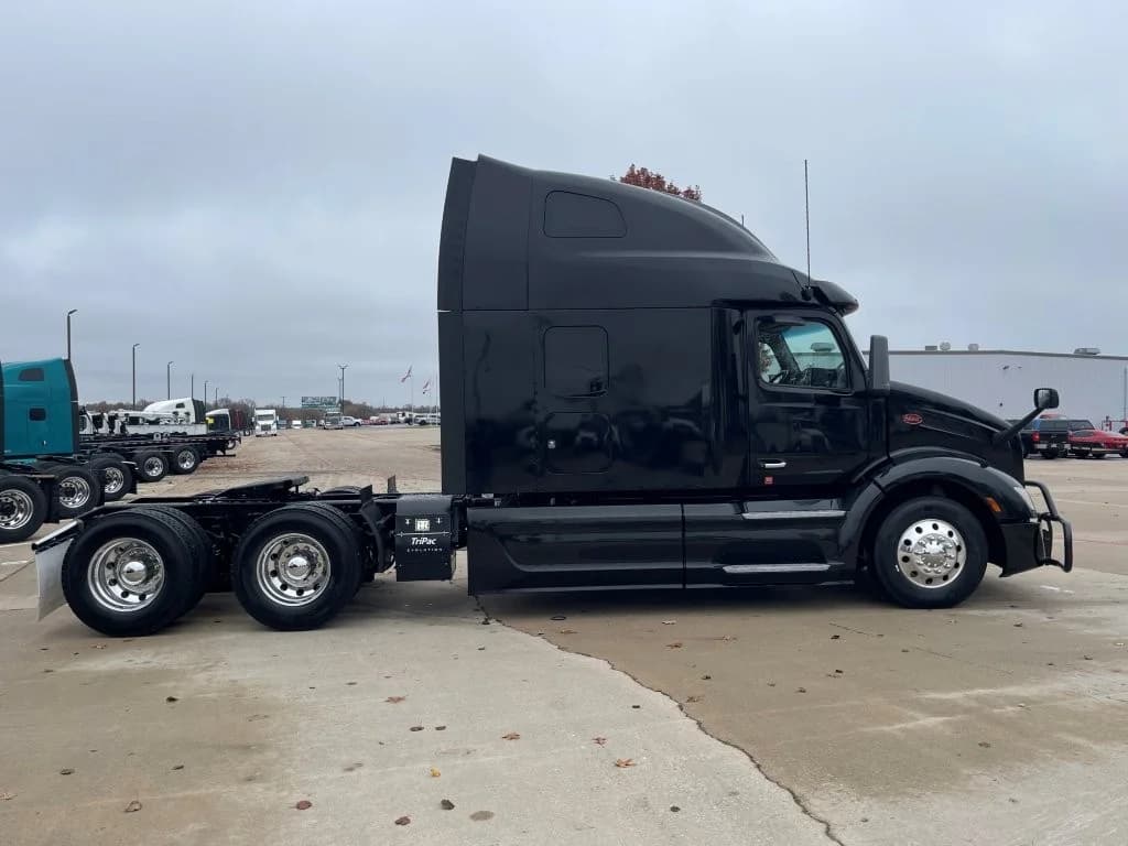 2023 Peterbilt 579 in Evansville, IN — photo 6