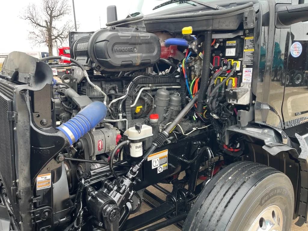 2023 Peterbilt 579 in Evansville, IN — photo 9