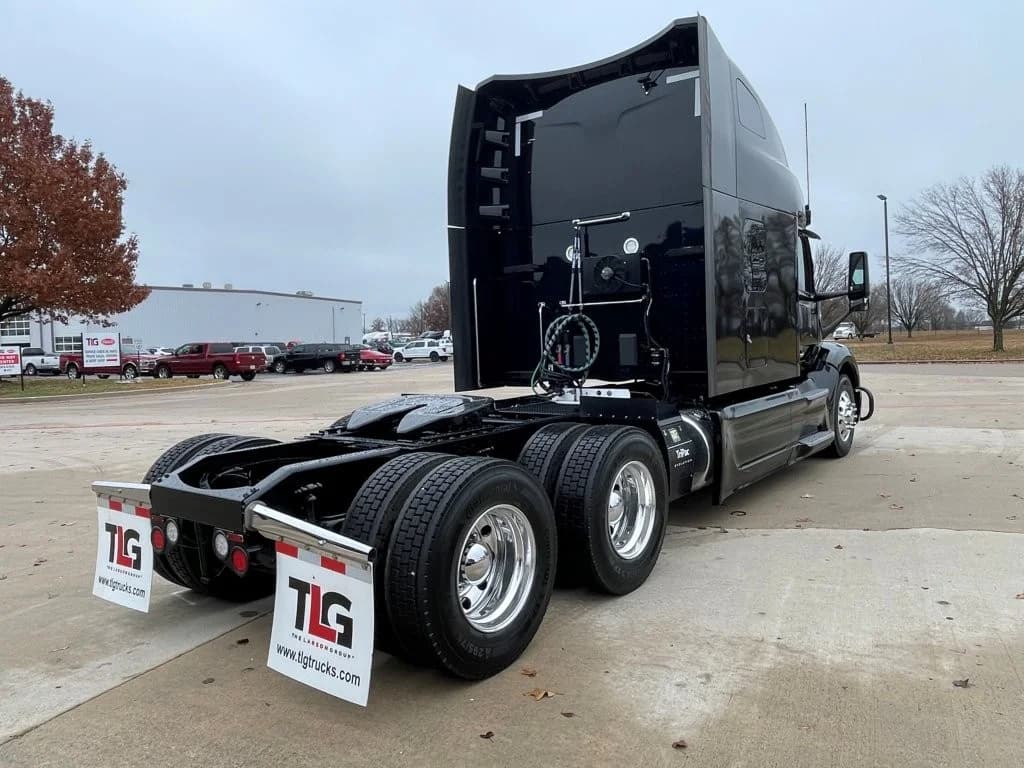 2023 Peterbilt 579 in Evansville, IN — photo 5