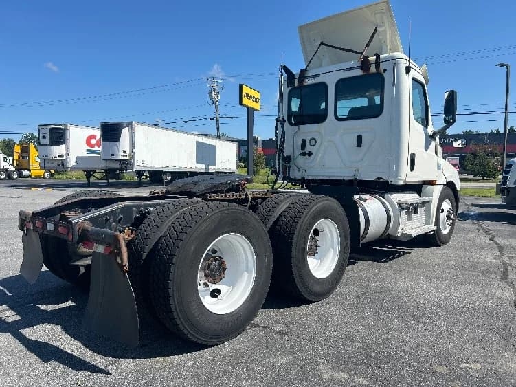 2019 Freightliner Cascadia in Londonderry, NH — photo 7