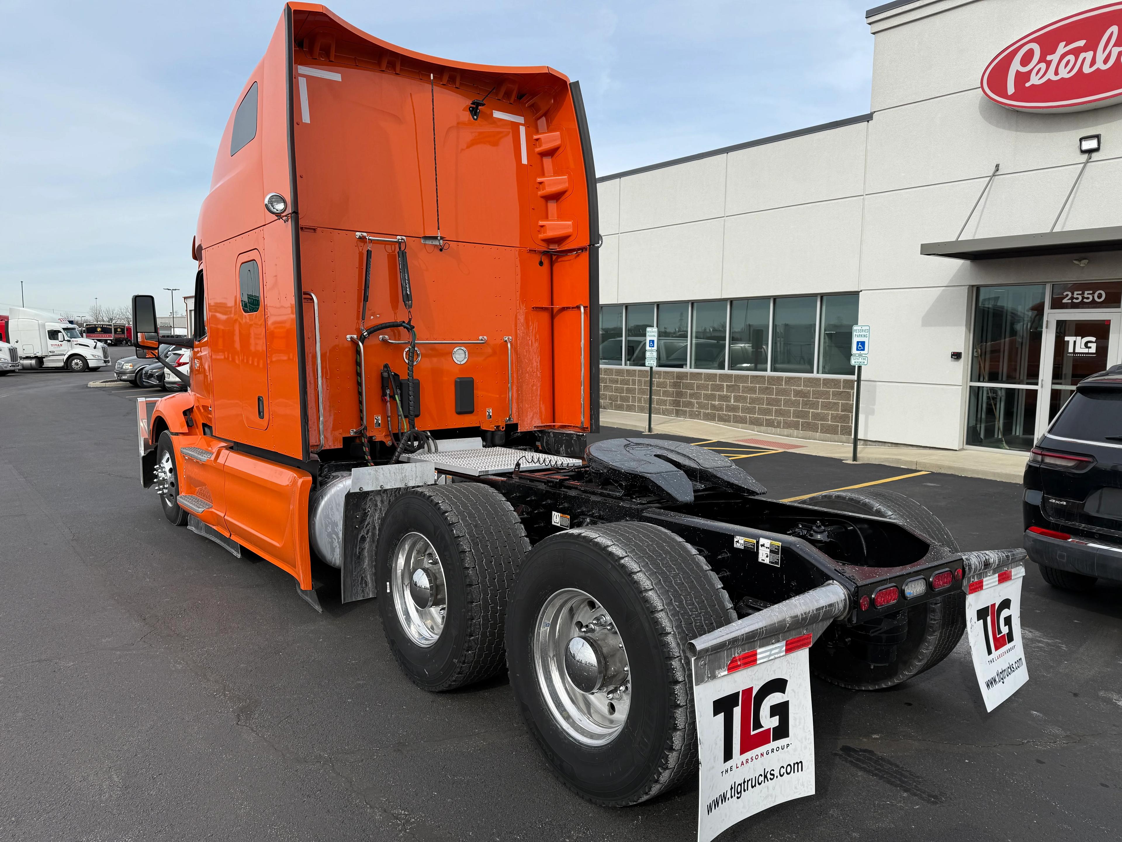 2023 Peterbilt 579 in Cincinnati, OH — photo 3