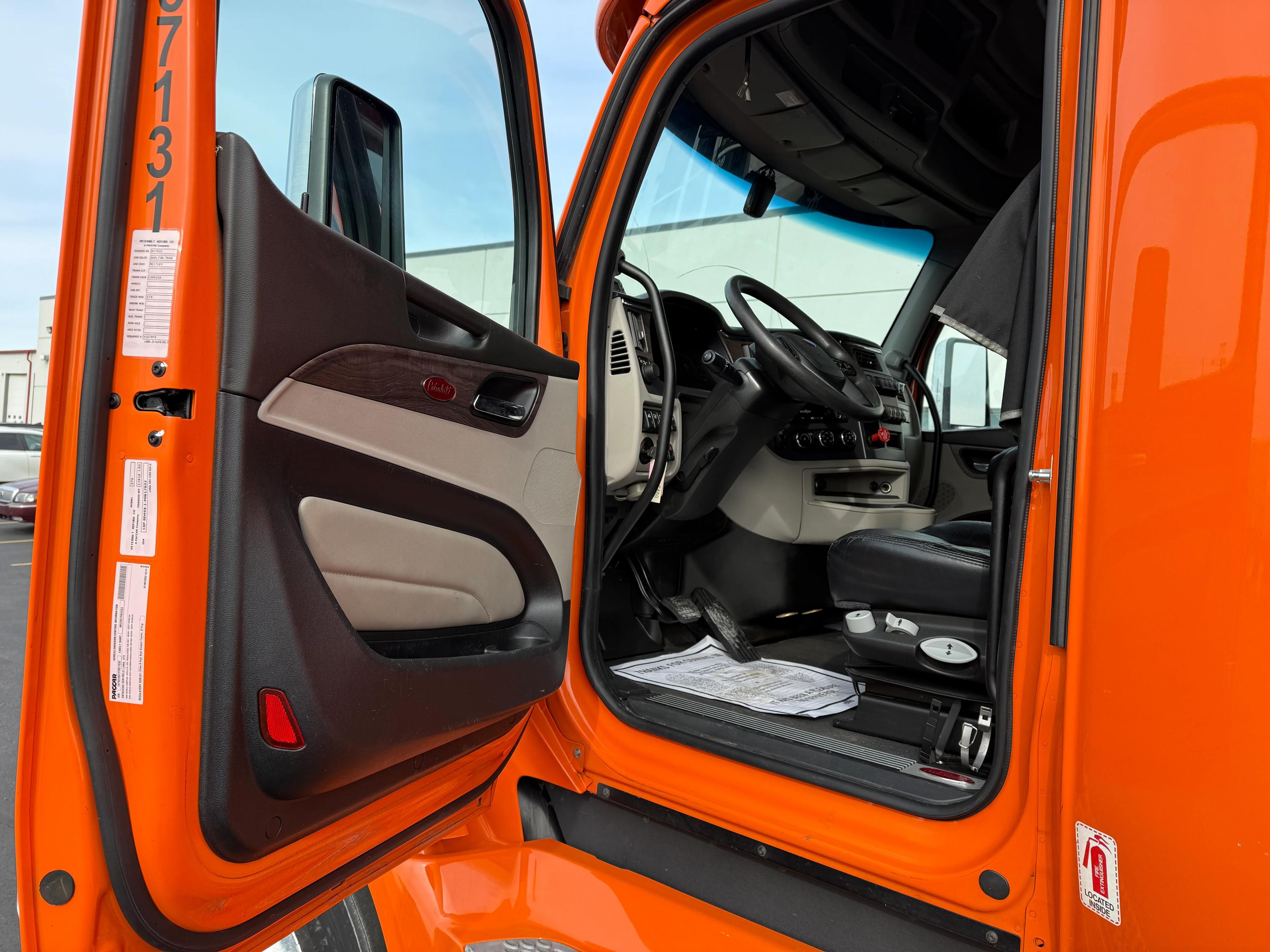 2023 Peterbilt 579 in Cincinnati, OH — photo 14