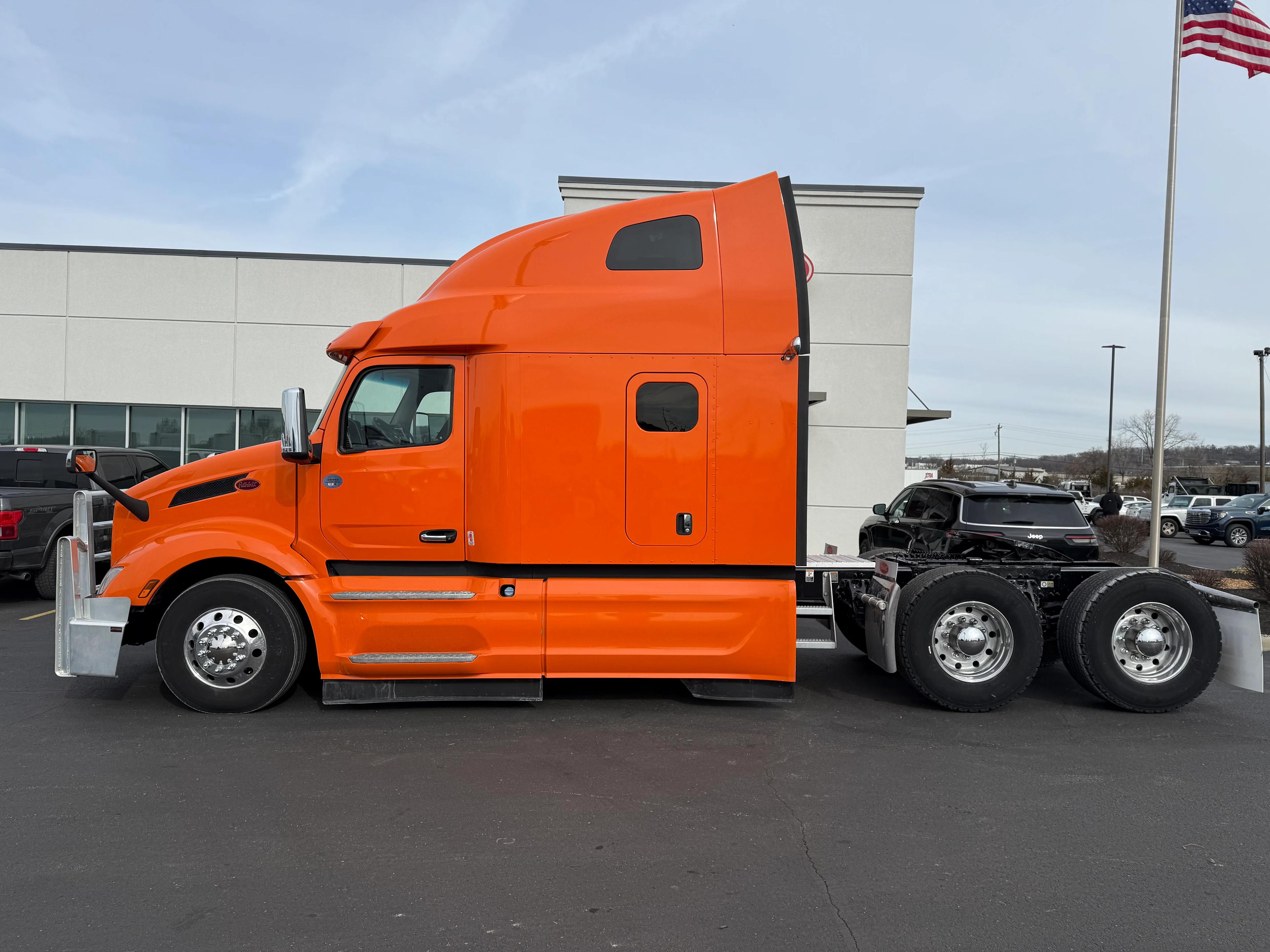 2023 Peterbilt 579 in Cincinnati, OH — photo 2