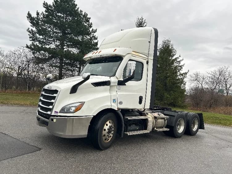 2021 Freightliner Cascadia in Rochester, NY — photo 3