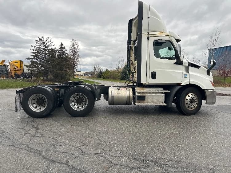 2021 Freightliner Cascadia in Rochester, NY — photo 8