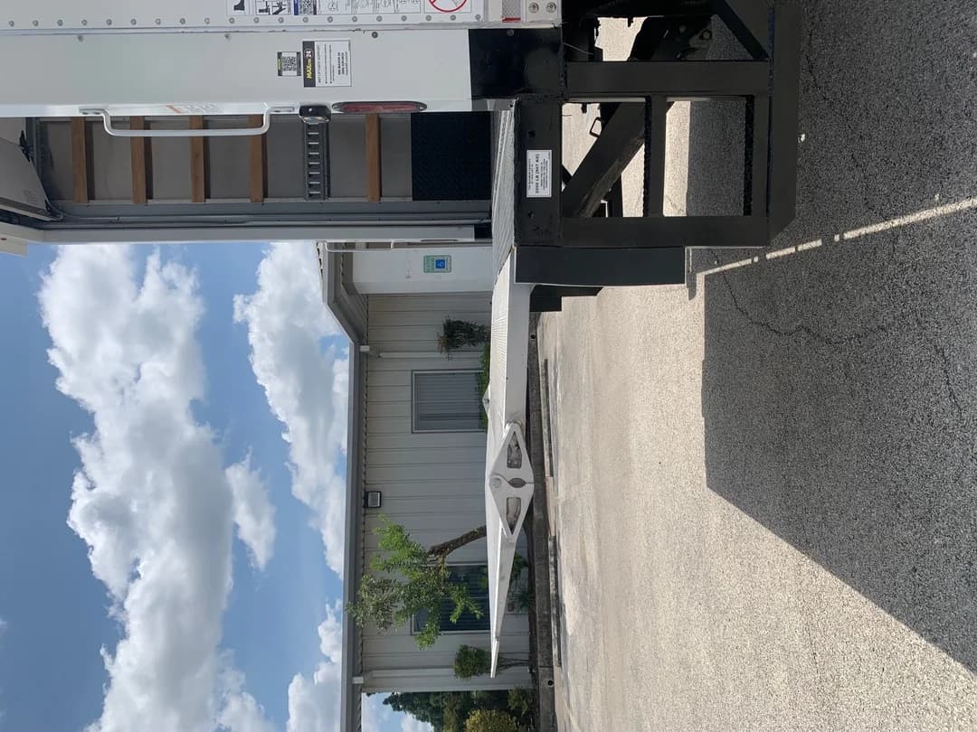 2024 Isuzu NPR in SAN ANTONIO, TX — photo 8