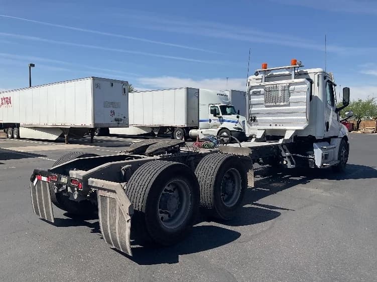 2020 Freightliner Cascadia in Phoenix, AZ — photo 7