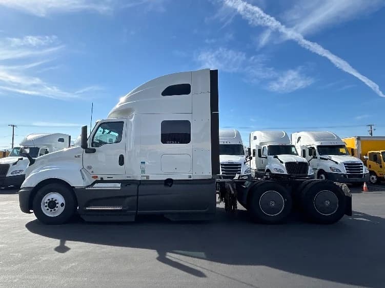 2023 International LT in Fontana, CA — photo 4