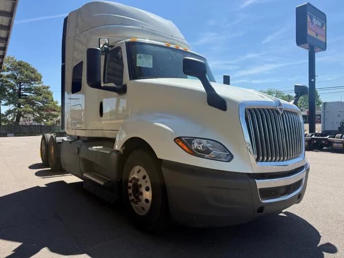 2022 International LT — photo 17