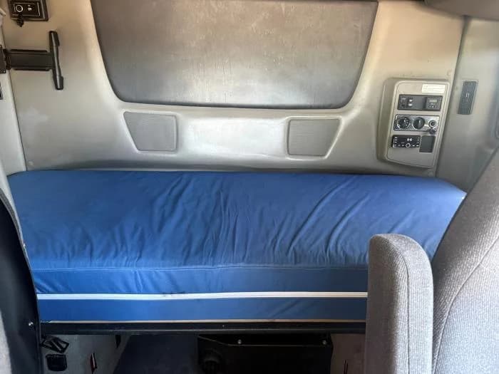 2022 International LT — photo 8