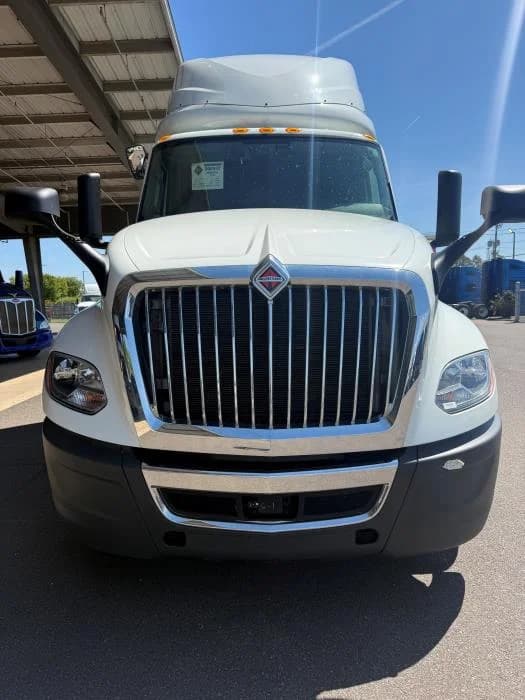 2022 International LT — photo 10