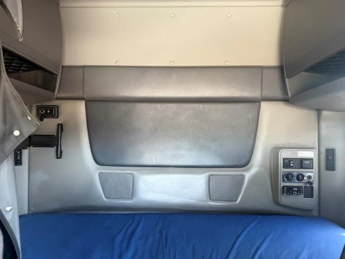 2022 International LT — photo 9