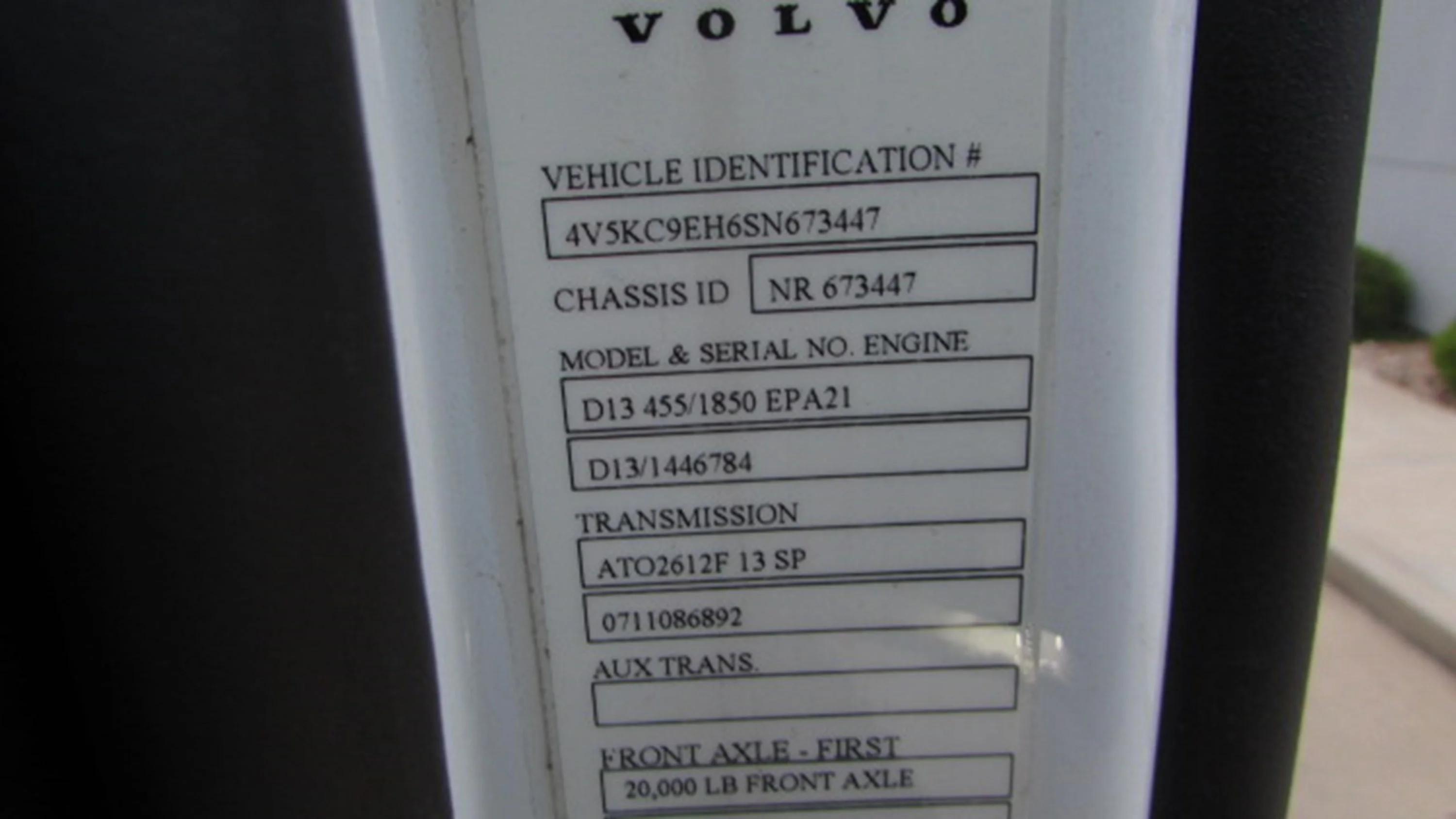 2025 Volvo in HOUSTON, TX — photo 18