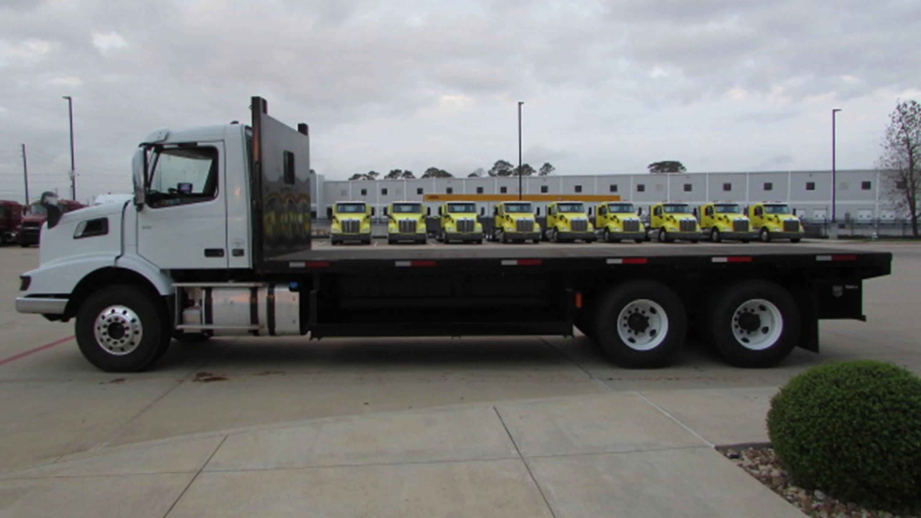 2025 Volvo in HOUSTON, TX — photo 10