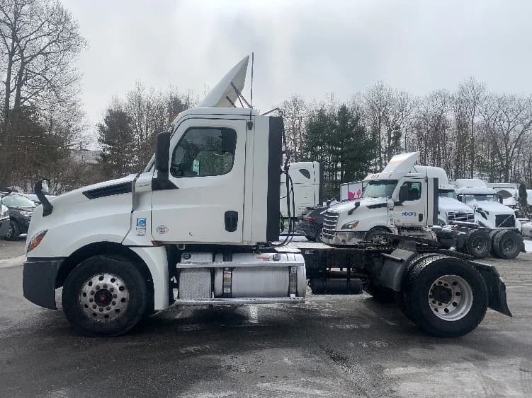 2019 Freightliner Cascadia in Franklin, MA — photo 4