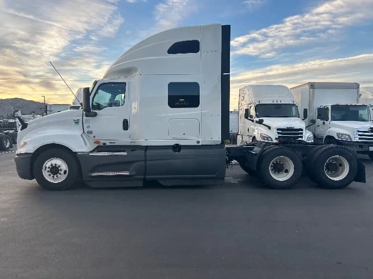 2023 International LT in Fontana, CA — photo 4