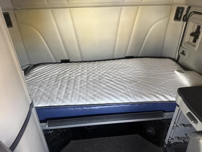 2022 Peterbilt 579 — photo 24