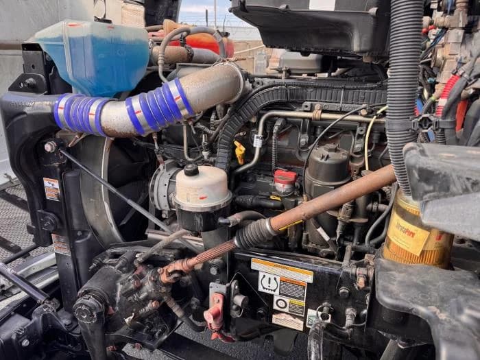 2021 Peterbilt 579 in Los Angeles, CA — photo 16