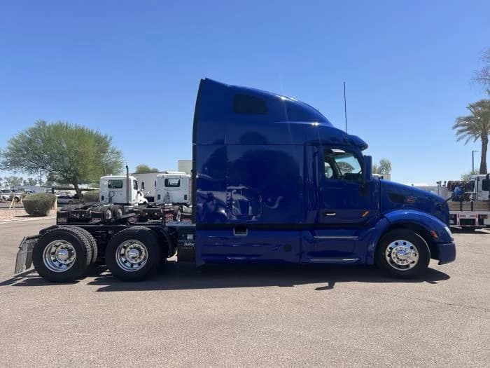 2022 Peterbilt 579 in Phoenix, AZ — photo 5