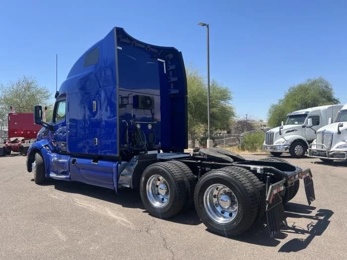 2022 Peterbilt 579 in Phoenix, AZ — photo 7