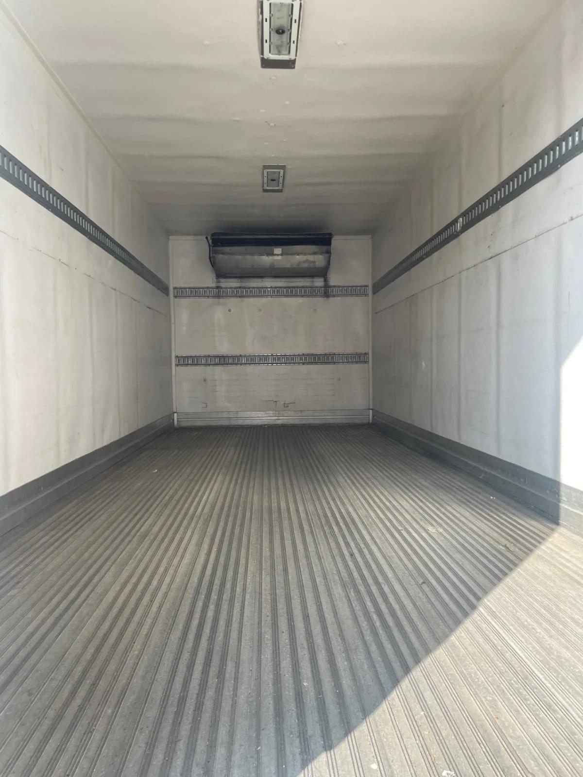2019 Isuzu NQR in Farmingdale, NY — photo 9