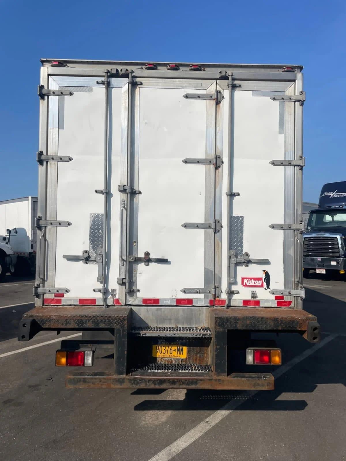 2019 Isuzu NQR in Farmingdale, NY — photo 5