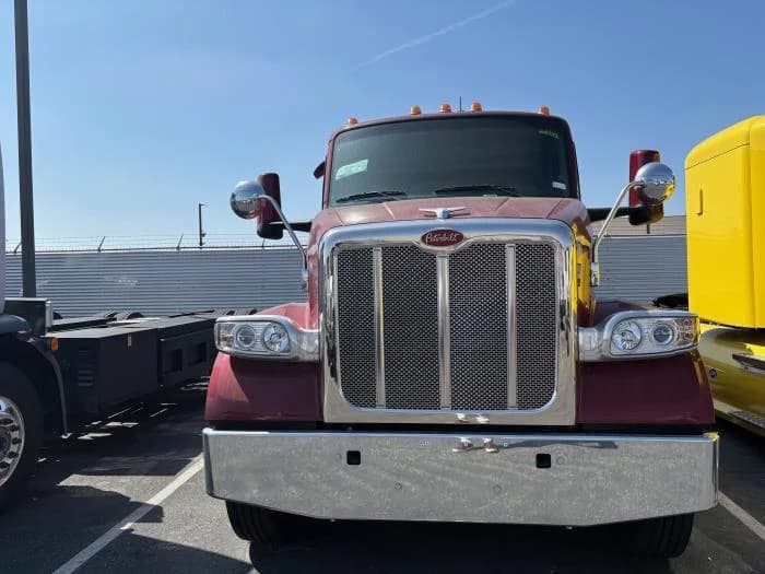 2024 Peterbilt 567 in Los Angeles, CA — photo 3