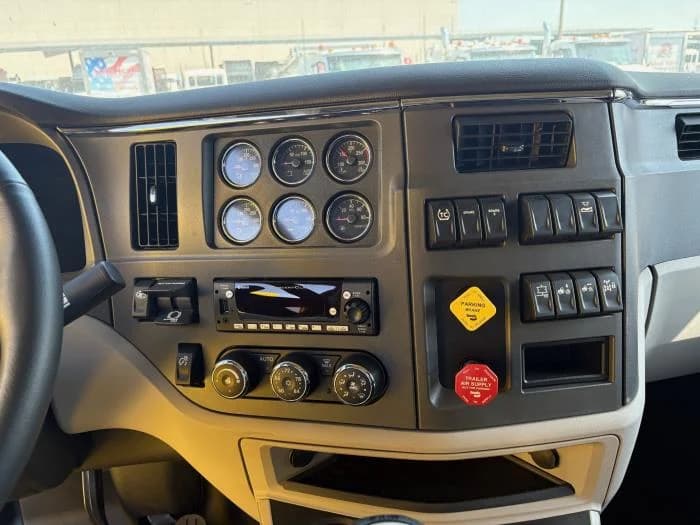 2024 Peterbilt 567 in Los Angeles, CA — photo 10