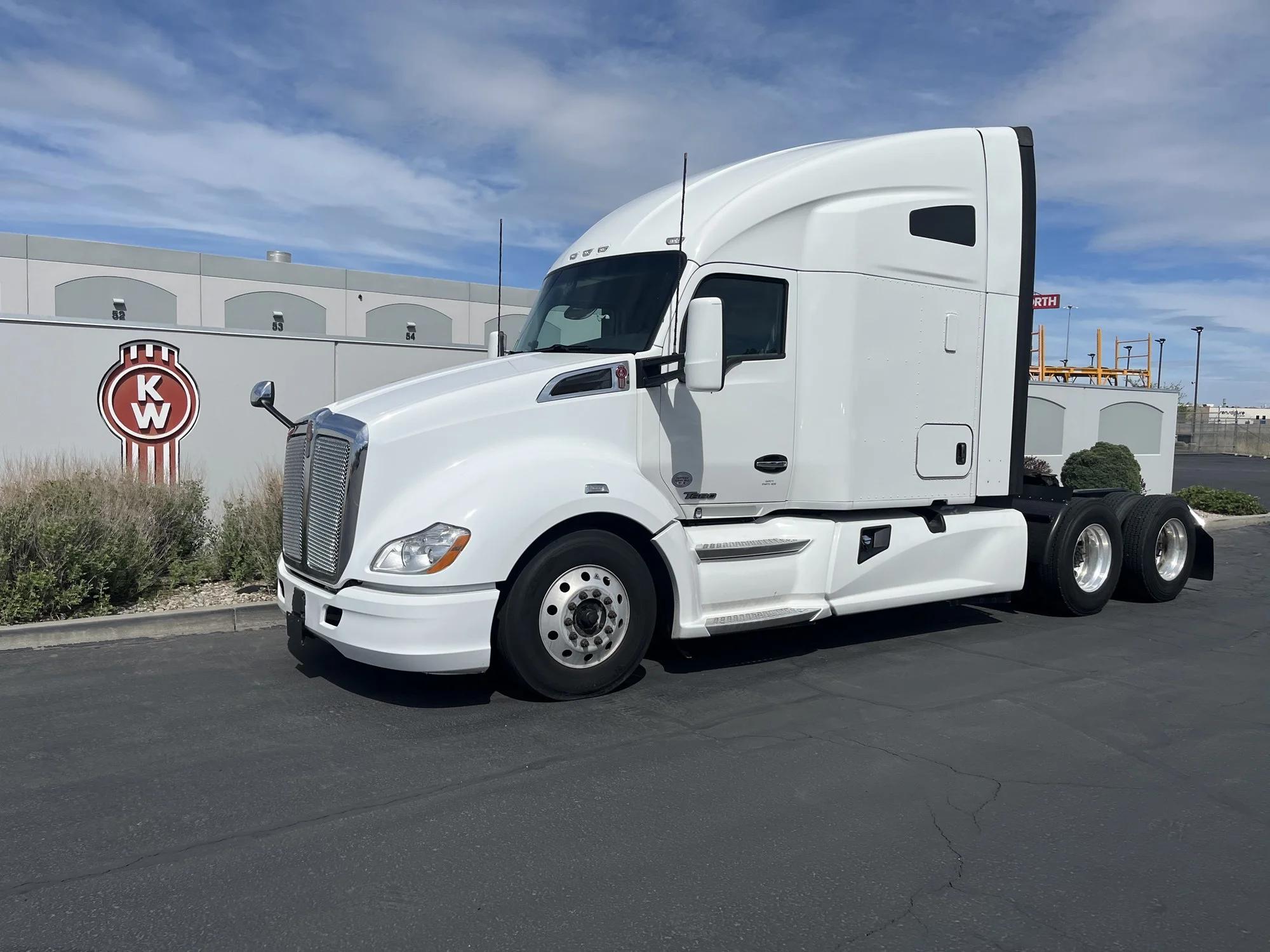 2022 Kenworth T680 in Salt Lake, UT, UT — photo 2