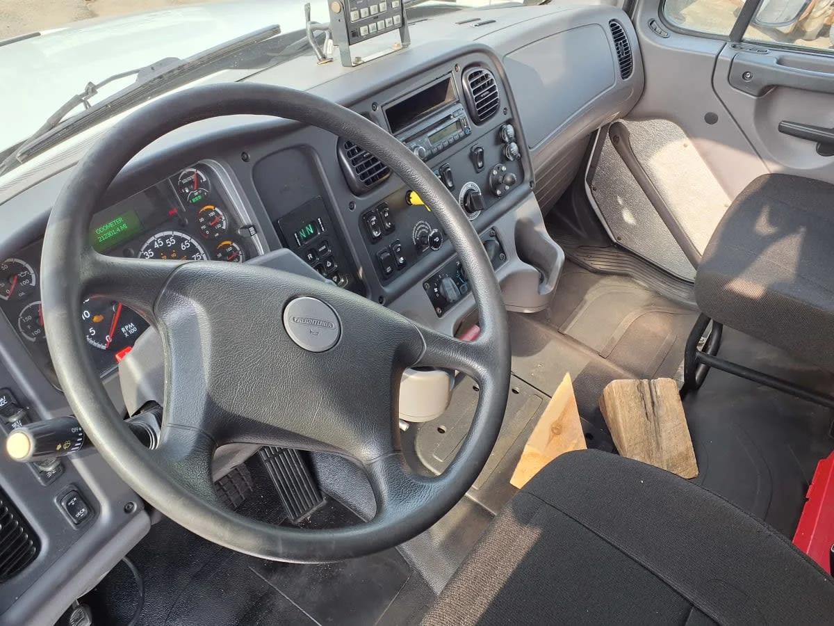 2016 Freightliner M2 106 in Warwick, RI — photo 8