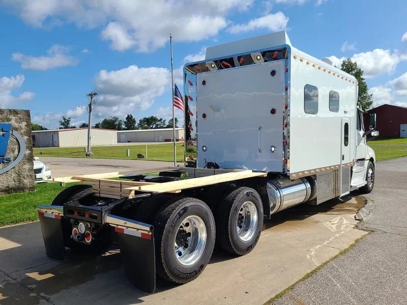 2026 Freightliner Cascadia in Columbus, OH — photo 8