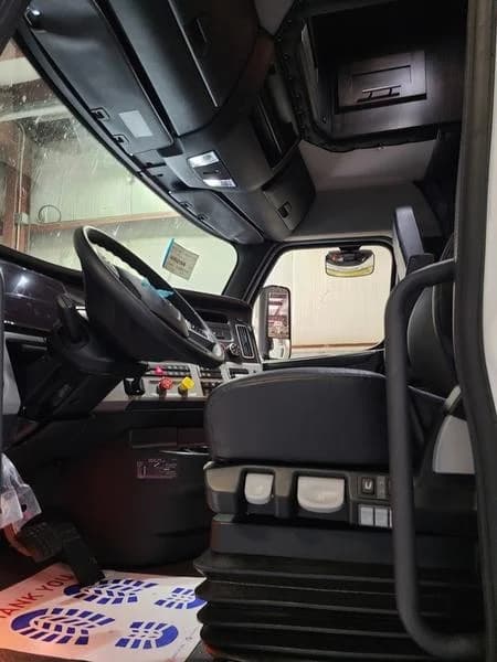 2026 Freightliner Cascadia in Columbus, OH — photo 10
