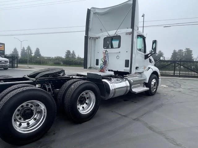 2020 Peterbilt 579 in Ceres, CA — photo 13