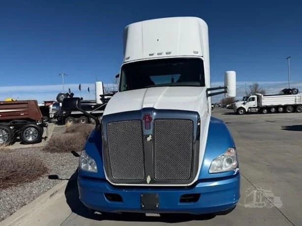 2019 Kenworth T680 in Salt Lake City, UT — photo 2