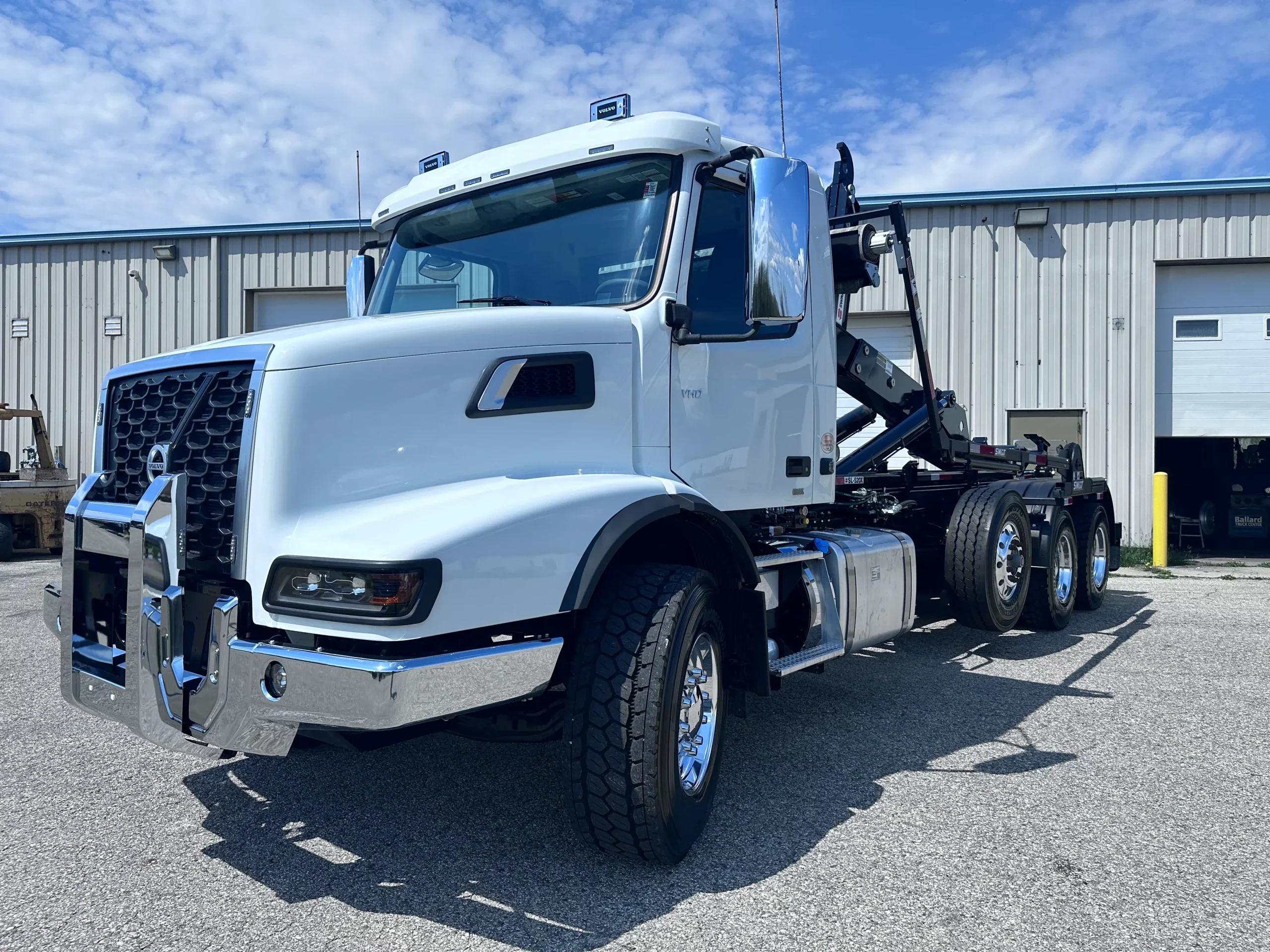 2025 Volvo VHD 300