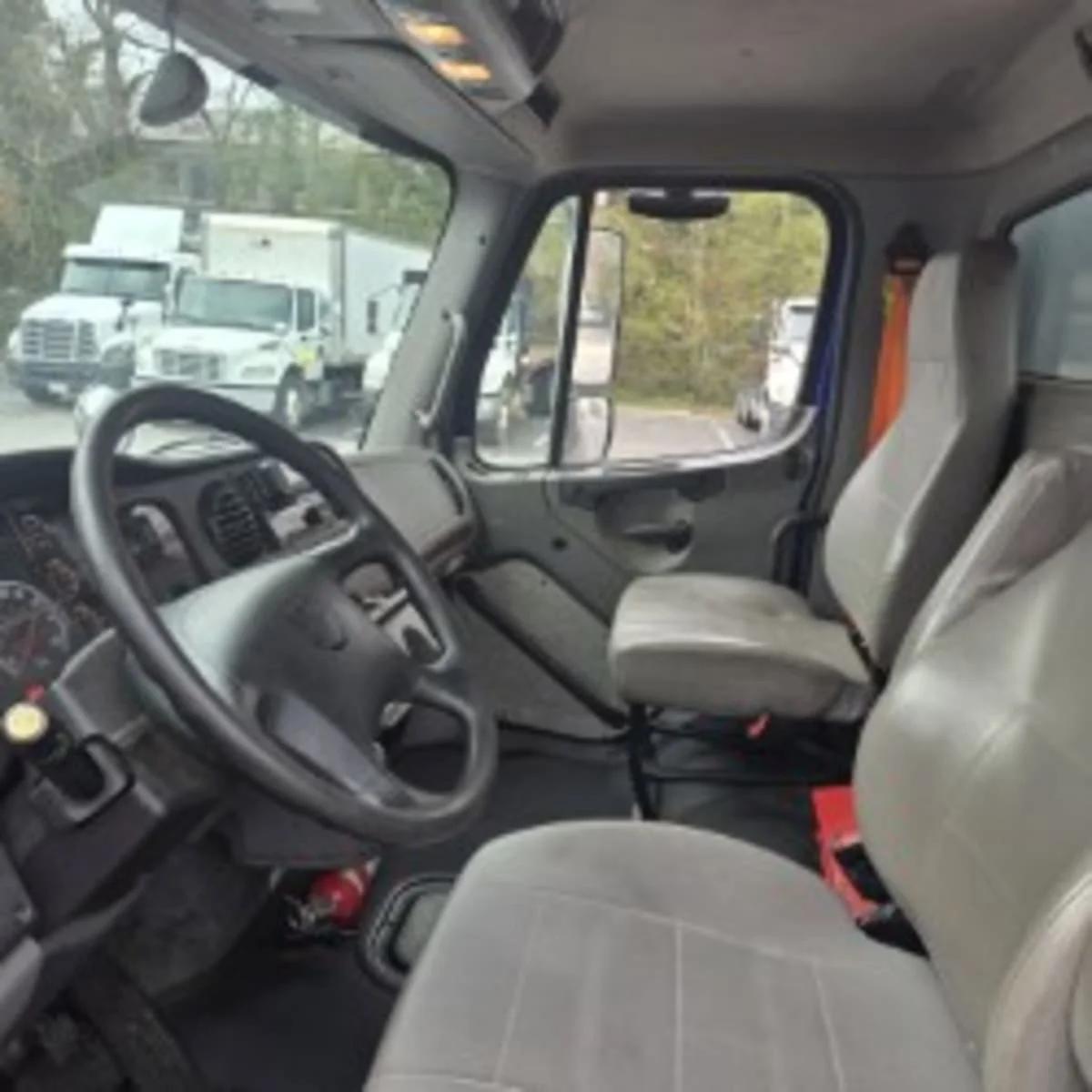 2020 Freightliner M2 106 in Doraville, GA — photo 7